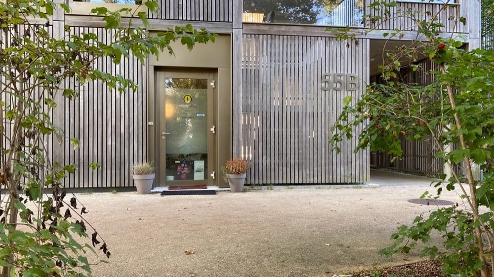 Entrée de l'institut Adriaesthetic — 55B Chêne-Bougeries