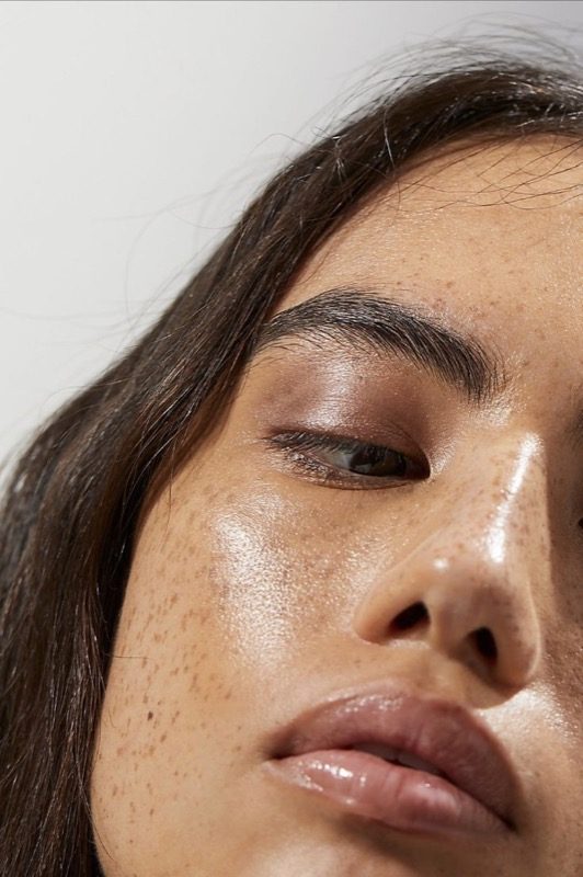 Visage apaisé — beauté naturelle, éclat intérieur